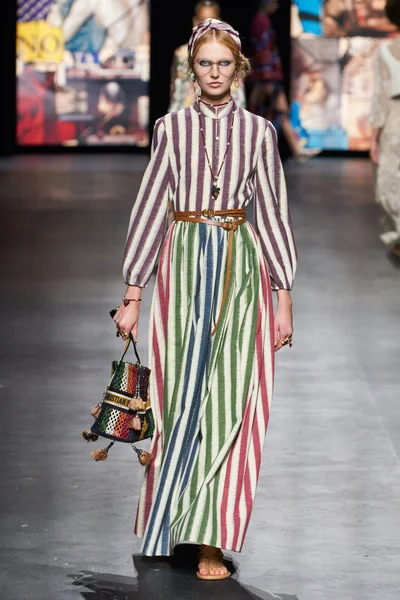 Look 75
